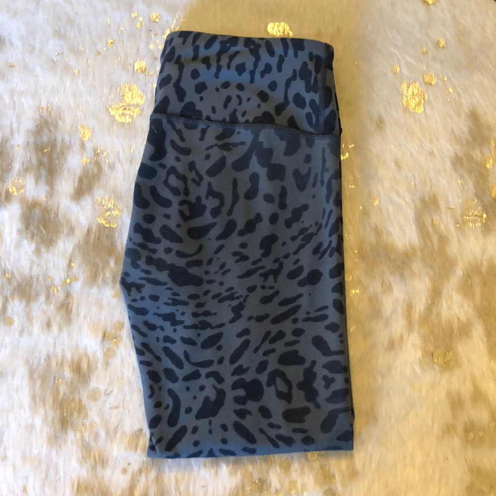 Lululemon wonder under crops
